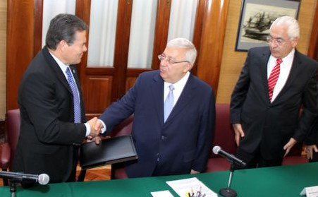 SNTE consigue  aumento salarial