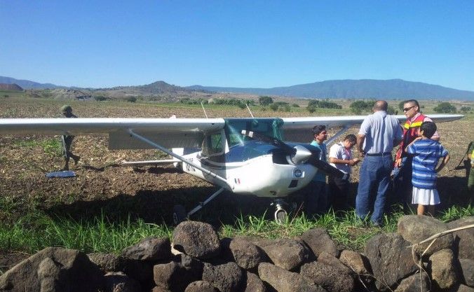 Aterriza avioneta de emergencia en Jalisco
