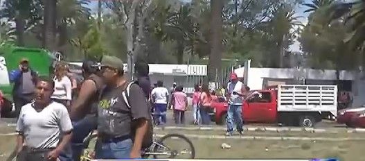 Bloquean vialidad en San Juan de Aragón