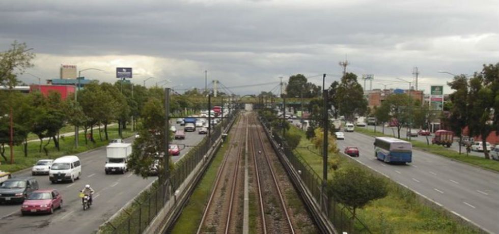 Muere tras impactar su vehículo en calzada Ignacio Zaragoza Muere tras impactar su vehículo en calzada Ignacio Zaragoza