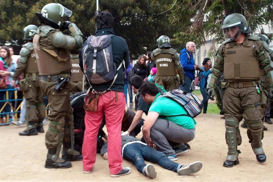 Mueren dos estudiantes durante protestas en Chile