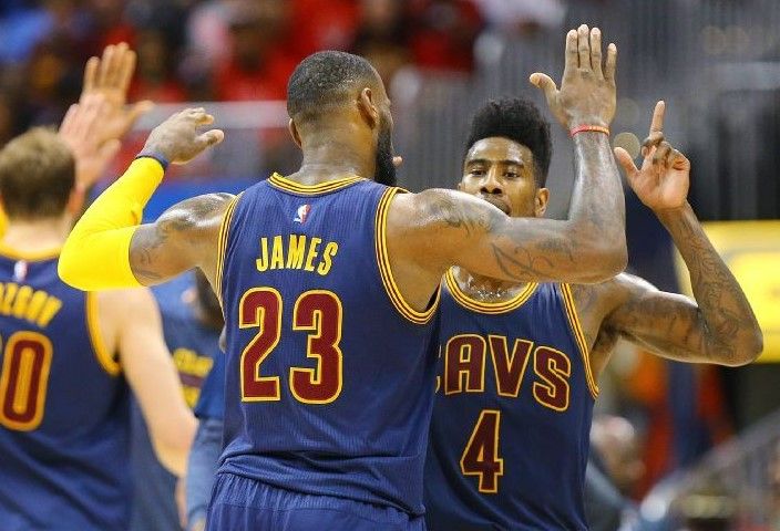 Cavaliers nublan panorama de Hawks