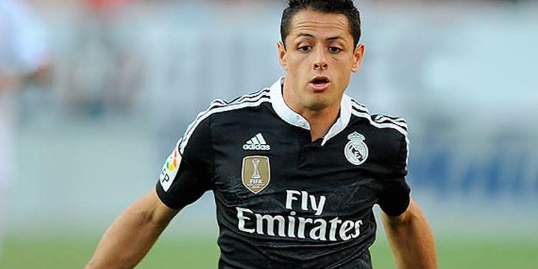 Aficionados del Sevilla insultan a Chicharito