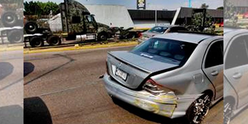 Choque de tráiler del Ejército deja dos heridos