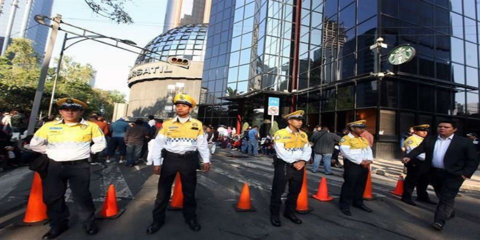 La CNTE se manifiesta en la Bolsa Mexicana de Valores