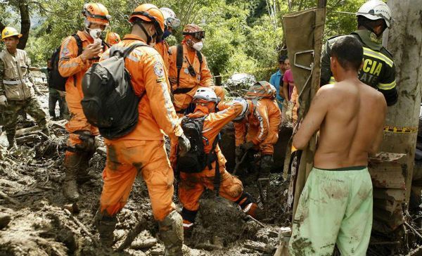 Rescatan a bebé de 11 meses tras deslave en Colombia