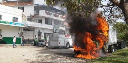 Incendian tienda de alcalde michoacano en Puerto Vallarta