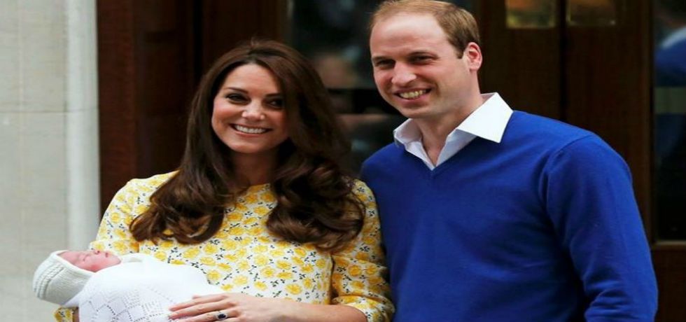 Primera fotografía de los duques de Cambridge con su hija