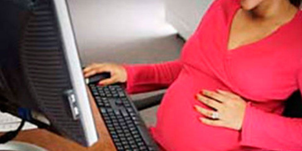 Aumentará tendencia de postergar maternidad en México: UNAM