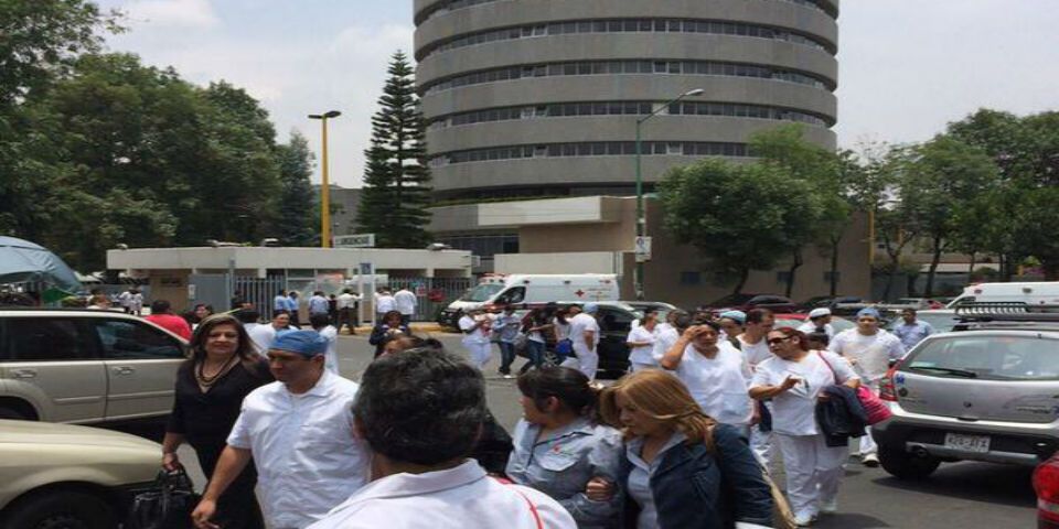Desalojan Hospital de Pemex en el D.F.