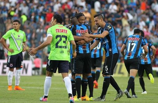 Gallos entonan remontada