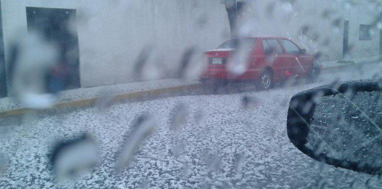 Cae granizo en Toluca
