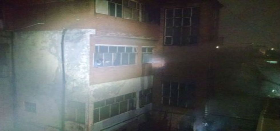 Se incendia edificio y bodega de ambulantes