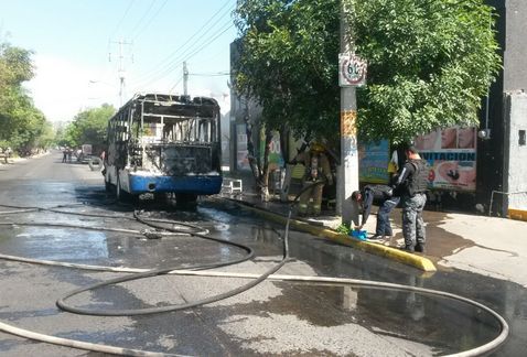 Chofer narra incendio de su camión en Guadalajara