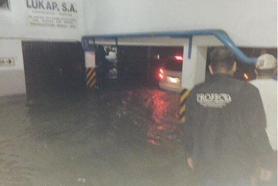 Profeco atiende a familias varadas en hotel de Acapulco