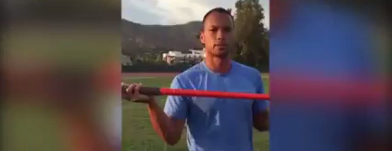 Video: saca diente de su hija con jabalina Video: saca diente de su hija con jabalina