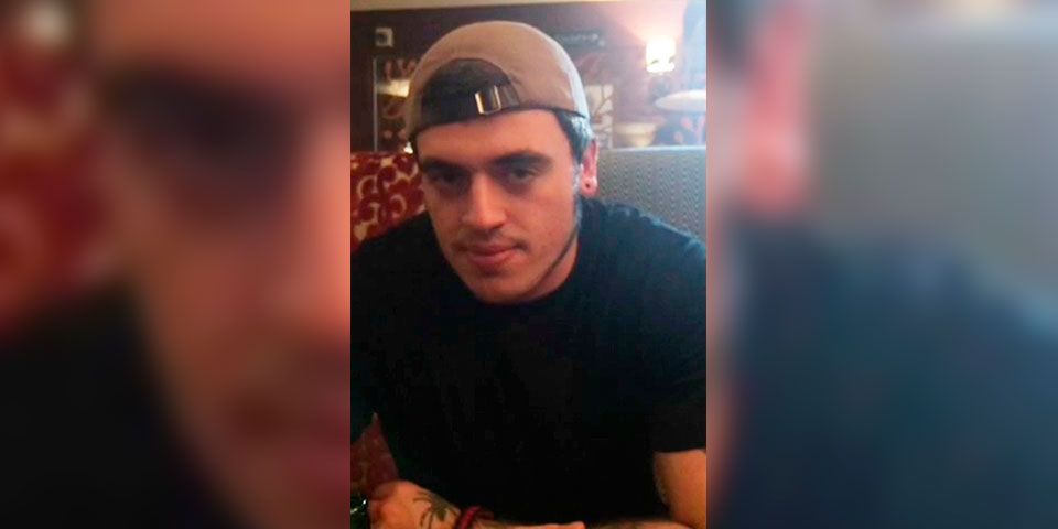 Adolescente mata a su familia y se suicida Adolescente mata a su familia y se suicida