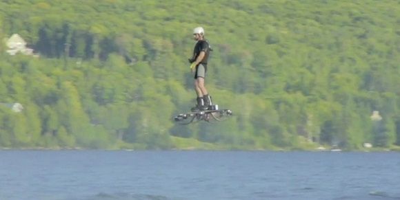 Patineta voladora bate récord de distancia Patineta voladora bate récord de distancia