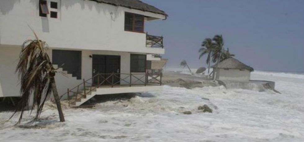 Casi 700 viviendas dañadas por mar de fondo en Guerrero