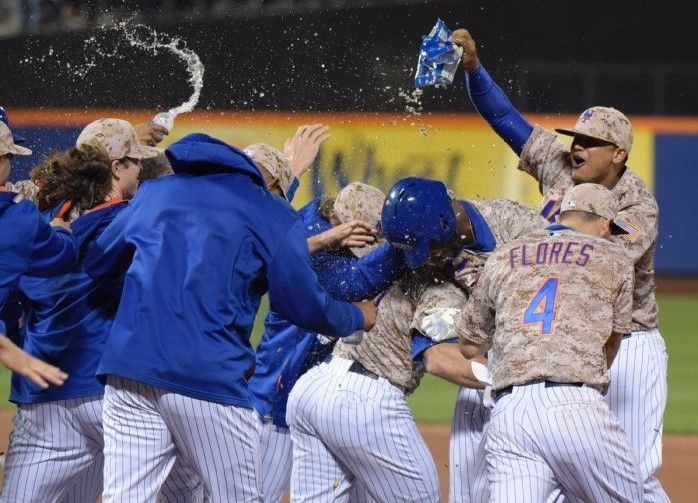 Mets se imponen en 14 entradas