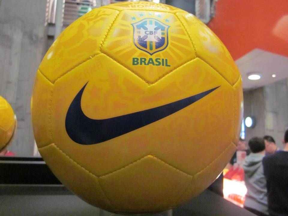 Selena Gomez gana 500 mil dólares por publicación - nike