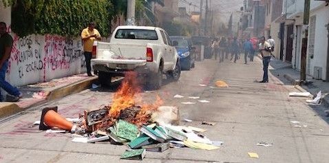 Vandalizan edificio de la Secretaría de Educación de Guerrero
