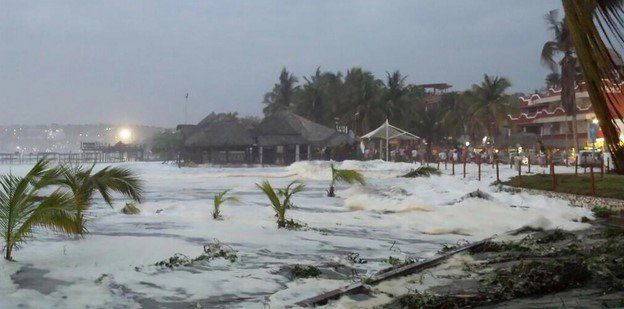 Emiten declaratoria de emergencia en Oaxaca por mar de fondo Emiten declaratoria de emergencia en Oaxaca por mar de fondo