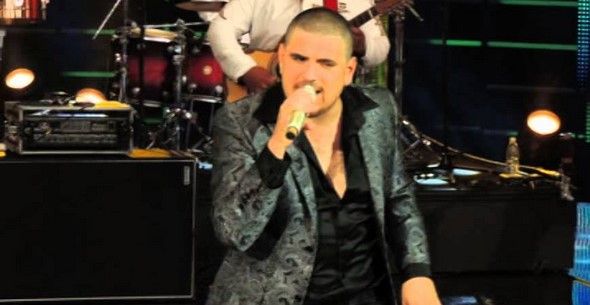 Detienen a cantante por violación