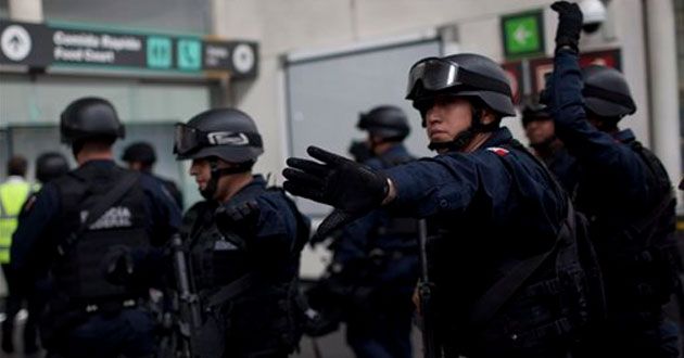 Policía Federal asegura maleta con armas en el AICM Policía Federal asegura maleta con armas en el AICM