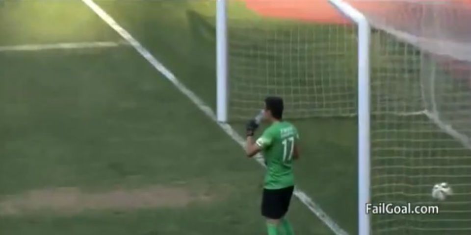 El portero más distraído del mundo