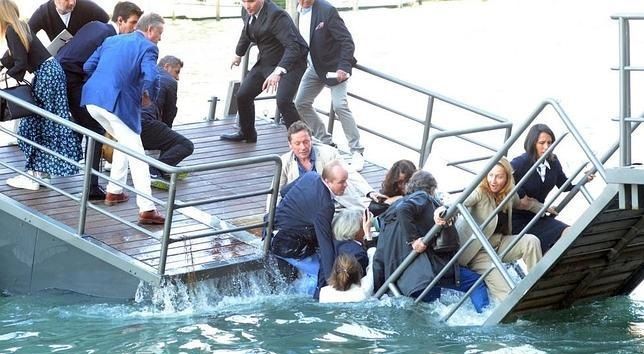 Invitados a fiesta de Prada caen al Gran Canal de Venecia Invitados a fiesta de Prada caen al Gran Canal de Venecia