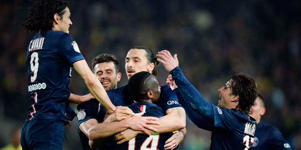 Zlatan regresa en triunfo del PSG