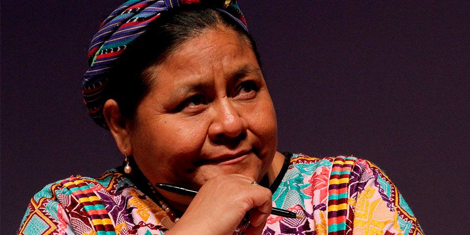 Increpan a Rigoberta Menchú en Acapulco