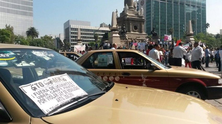 Taxistas se deslindan de agresión contra Uber