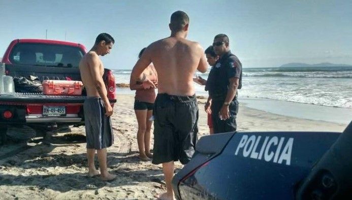 Rescatan a tres personas en playas de Tijuana