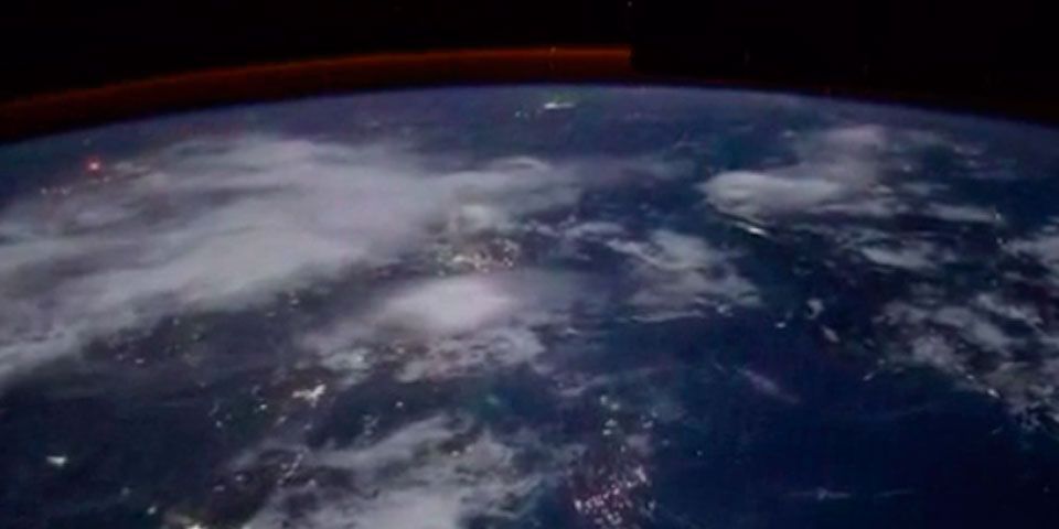 Video: así se ven las tormentas eléctricas desde el espacio