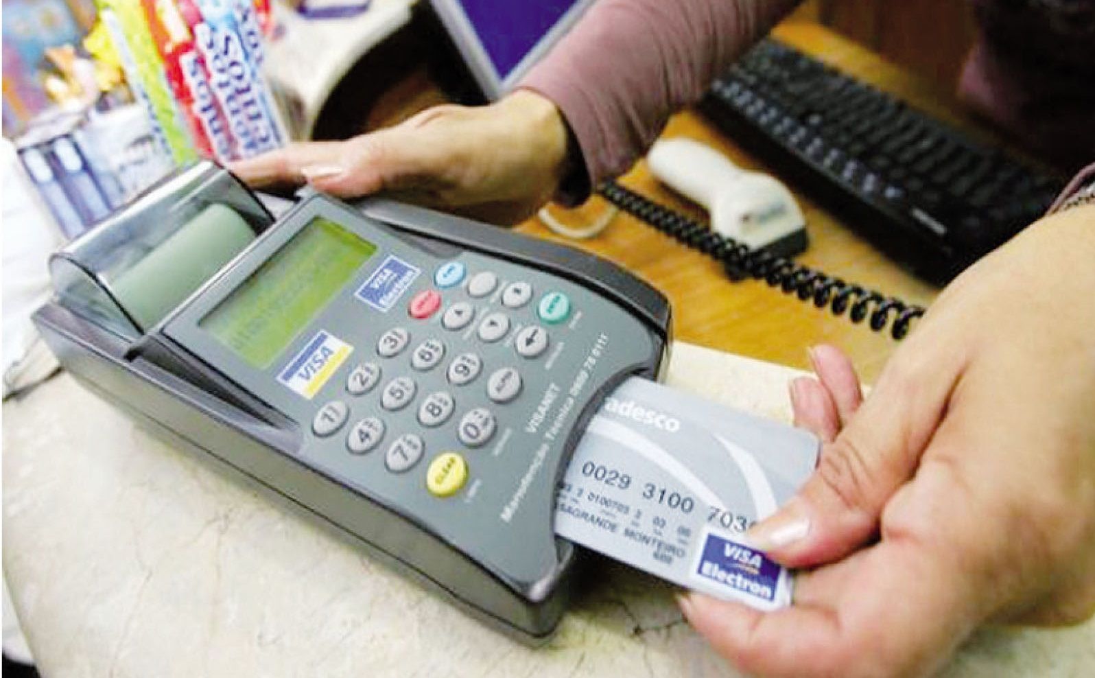 Disminuye uso de tarjetas de crédito Disminuye uso de tarjetas de crédito