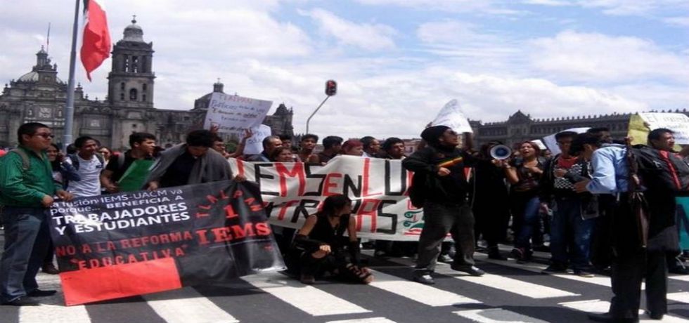 Emplazan a huelga en prepas del DF