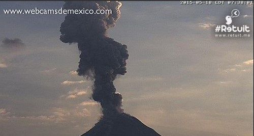 Volcán de Colima lanza columna de más de 2 km de altura
