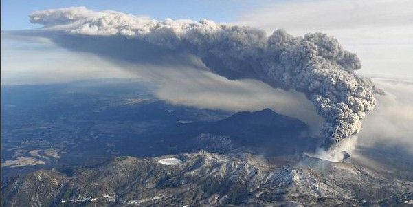 Volcán japonés Shindake hace erupción Volcán japonés Shindake hace erupción