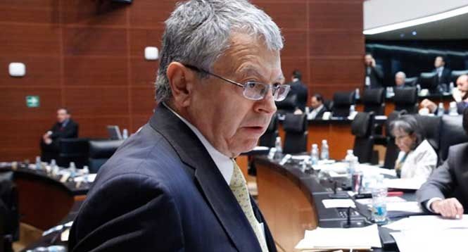 Velan restos de Camacho Solís en el Panteón Francés Velan restos de Camacho Solís en el Panteón Francés