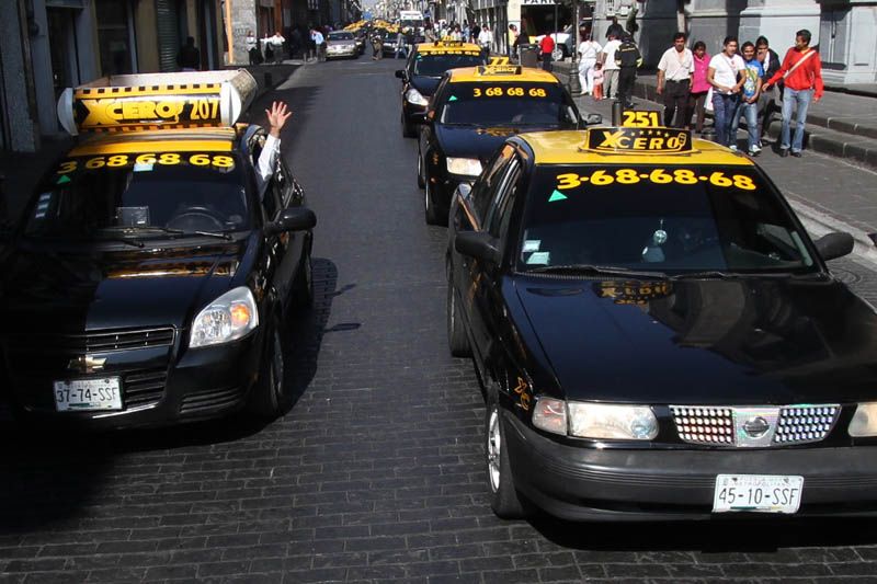 Taxis de Puebla se modernizan ante arribo de Uber