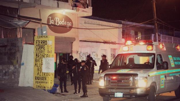 Hombres armados atacan bar de Monterrey
