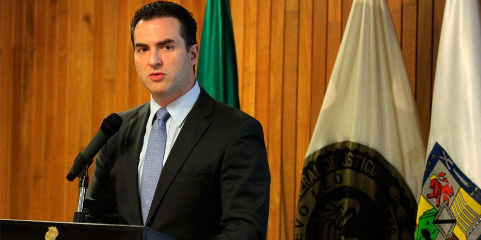 Aventaja Adrián de la Garza en Monterrey