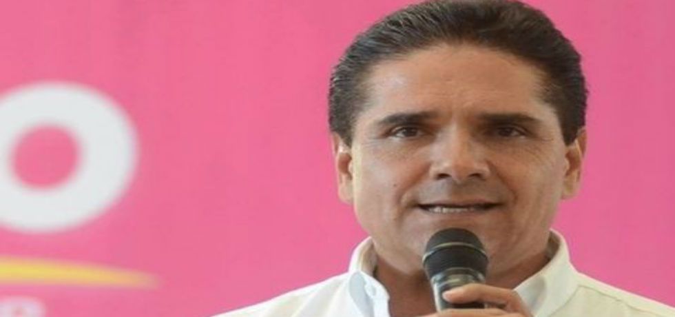 Silvano Aureoles ingresa al hospital