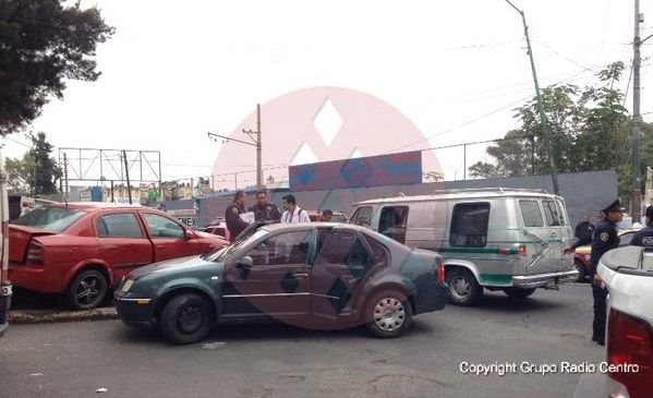 Hallan cuerpo en un vehículo en Periférico