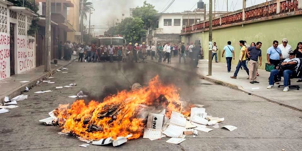 Maestros de la CNTE toman instalaciones del INE en Oaxaca
