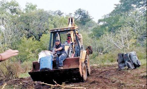 Encuentran fosa clandestina con millones de dólares en droga Encuentran fosa clandestina con millones de dólares en droga