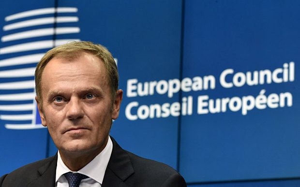Grecia debe ser más realista en negociación de rescate: Tusk