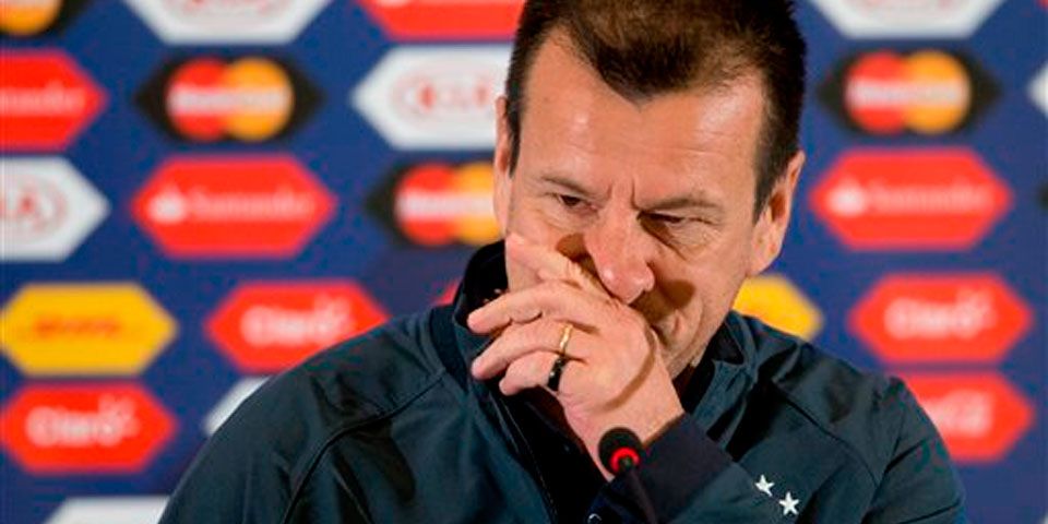 Dunga deja de ser técnico de Brasil - Dunga